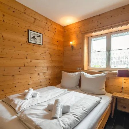Boutique In With Parking Apartment *